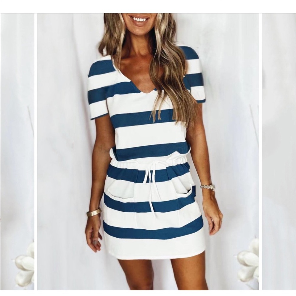 NWT 👗Lecarey drawstring 👗 v neck dress, Sz S